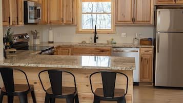 Geladeira, micro-ondas, fogão, cooktop