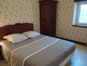5 bedrooms, bed sheets