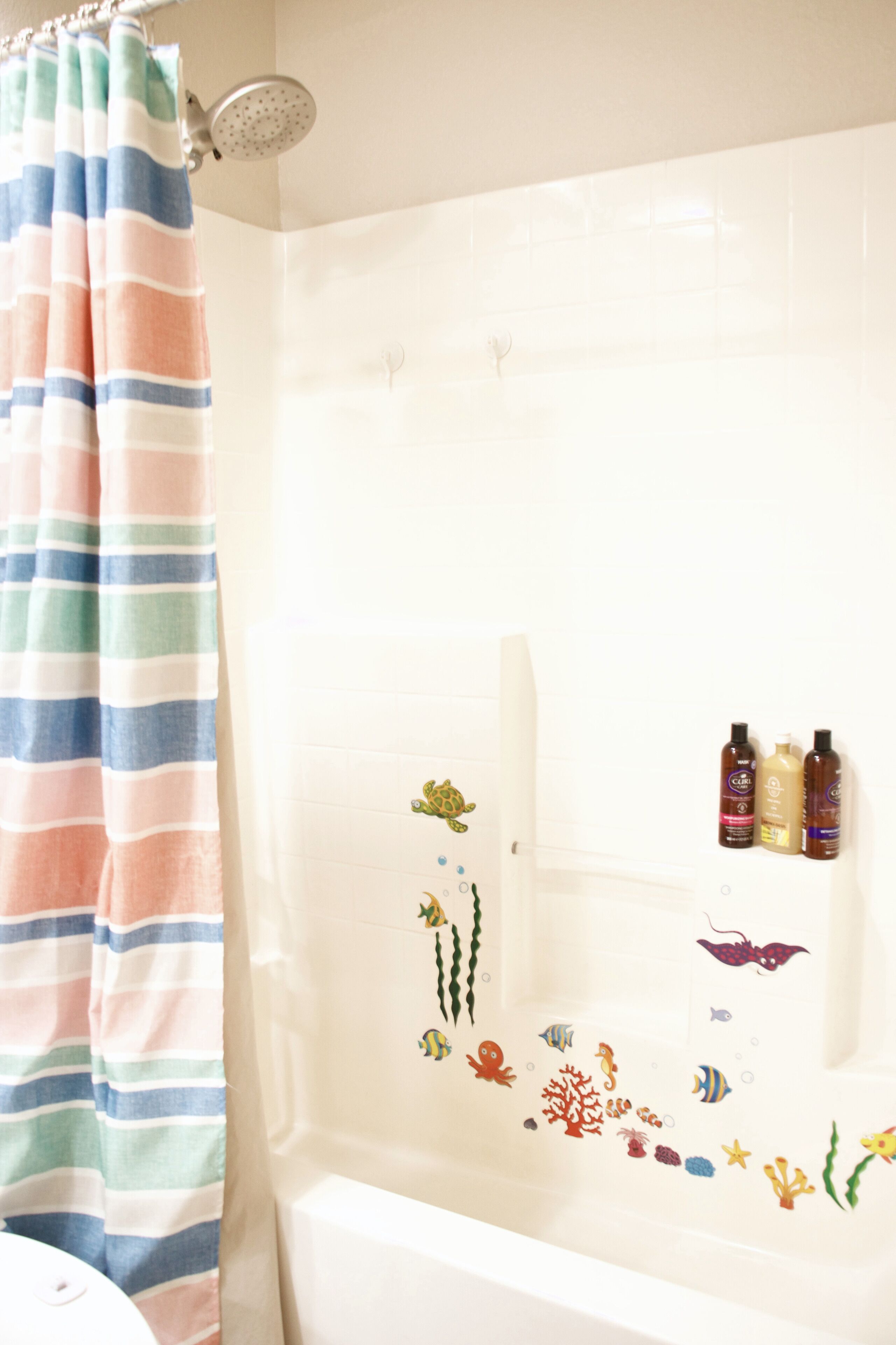 吹风机、毛巾、肥皂、卫生纸