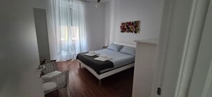 1 quarto, ferros/tábuas de passar roupa, Wi-Fi, roupa de cama