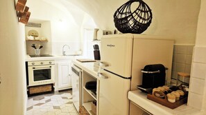 Frigorífic, microones, forn i placa de cuina 