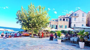 Outdoor dining - Sublime atypical apartment with terrace in the heart of ERBALUNGA (Brando)