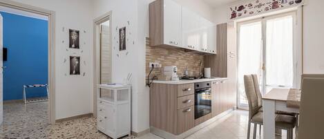 Fridge, oven, coffee/tea maker, cookware/dishes/utensils