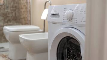 Doccia, bidet, asciugamani