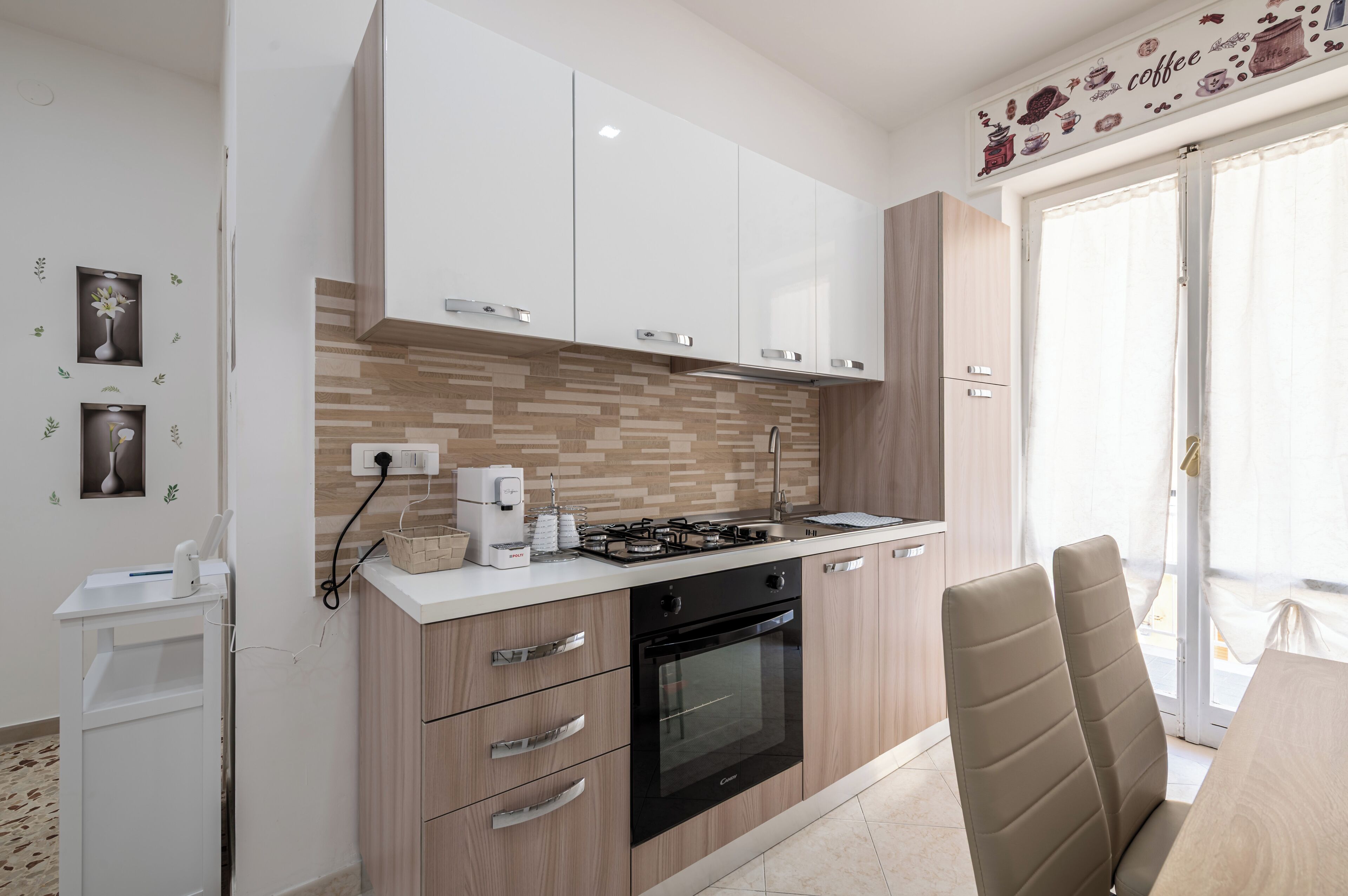 Frigorifero, forno, macchina per tè/caffè, pentole/stoviglie/utensili