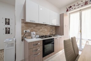 Fridge, oven, coffee/tea maker, cookware/dishes/utensils