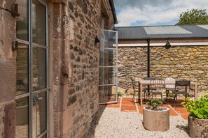 تناول الطعام بالخارج