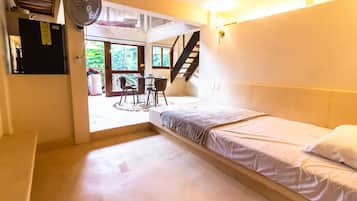 2 quartos, cofres nos quartos, ferros/tábuas de passar roupa