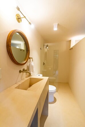 مجففات شعر، مناشف، صابون، شامبو