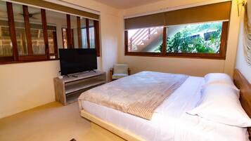 2 makuuhuonetta, tallelokero huoneessa, silitysrauta/-lauta