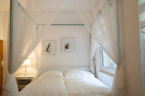 5 bedrooms, WiFi, bed sheets