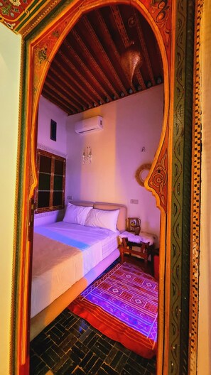 Habitación Confort doble, vistas al patio | Espacio para trabajar con un portátil y wifi gratis