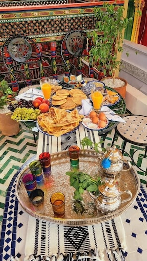 Café da manhã continental grátis todos os dias