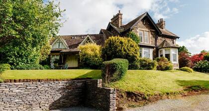A cosy bolthole for two between Windermere and Bowness, simple and ideal for exploring the Lakes.