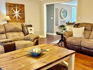 Living area - Charming Country Getaway in Reilly Springs (Sulphur Springs)