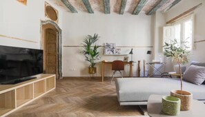 3 bedrooms, in-room safe, desk, iron/ironing board