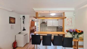 Fridge, microwave, oven, cookware/dishes/utensils