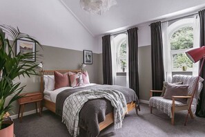2 habitaciones, tabla de planchar con plancha, wifi y ropa de cama 