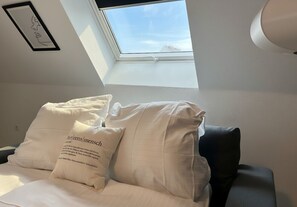 1 bedroom, WiFi, bed sheets - Top-Floor Hideaway for Two in Karlsruhe-Mühlburg – APOLONIAliving (Karlsruhe)