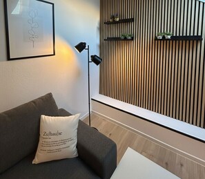 Interior - Top-Floor Hideaway for Two in Karlsruhe-Mühlburg – APOLONIAliving (Karlsruhe)