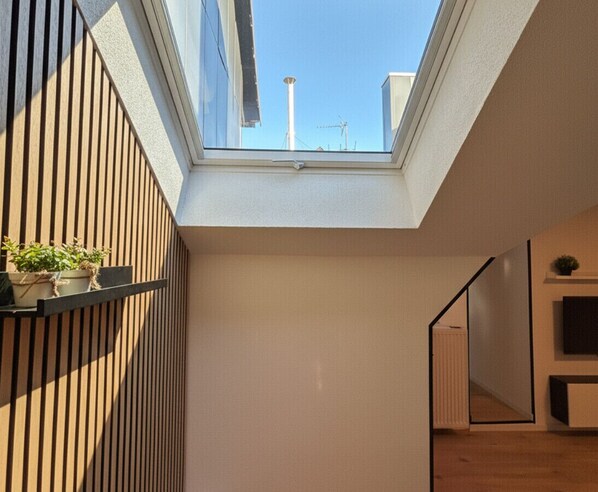 Interior - Top-Floor Hideaway for Two in Karlsruhe-Mühlburg – APOLONIAliving (Karlsruhe)