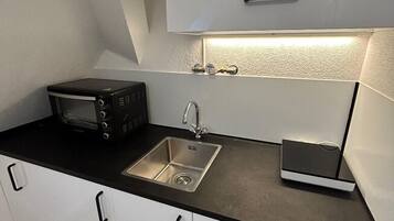 Microwave, coffee/tea maker, cookware/dishes/utensils, dining tables
