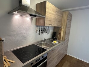 電子レンジ、オーブン、コンロ、食器洗い機