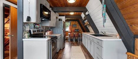 Een magnetron, een oven, een kookplaat