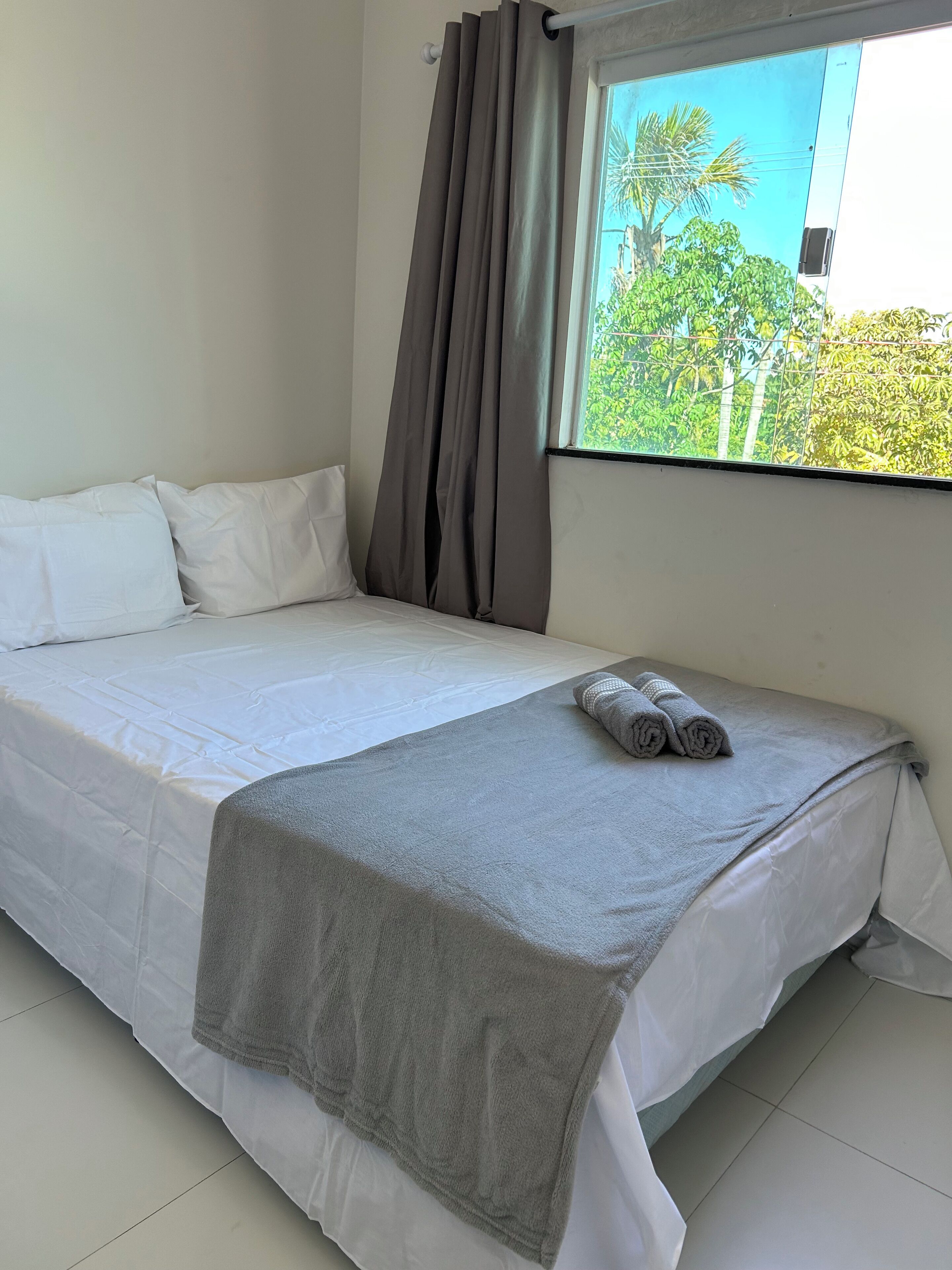 2 bedrooms, internet, bed sheets