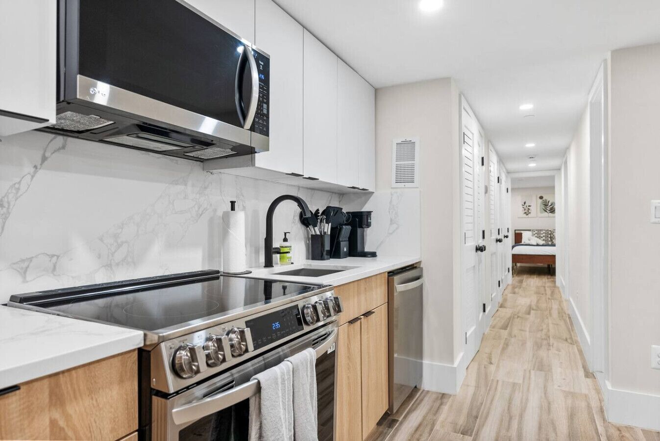 Refrigerador, microondas, horno y parrilla de estufa 