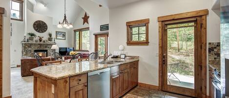 Réfrigérateur, four à micro-ondes, un four, lave-vaisselle