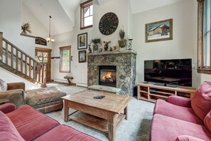 TV, fireplace