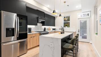 Coffee/tea maker, fridge, microwave, oven