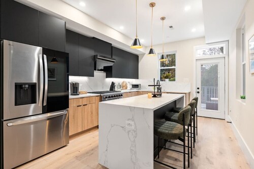 5BR Whole Home near U St | 2 Kitchens + Rooftop