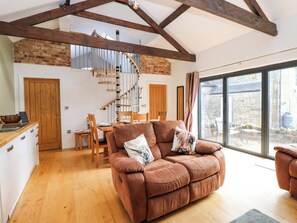 Living area - The Warren Barn (Ripon)