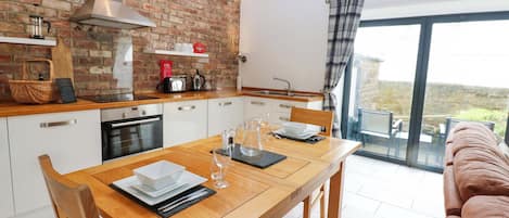 Dishwasher, cookware/dishes/utensils