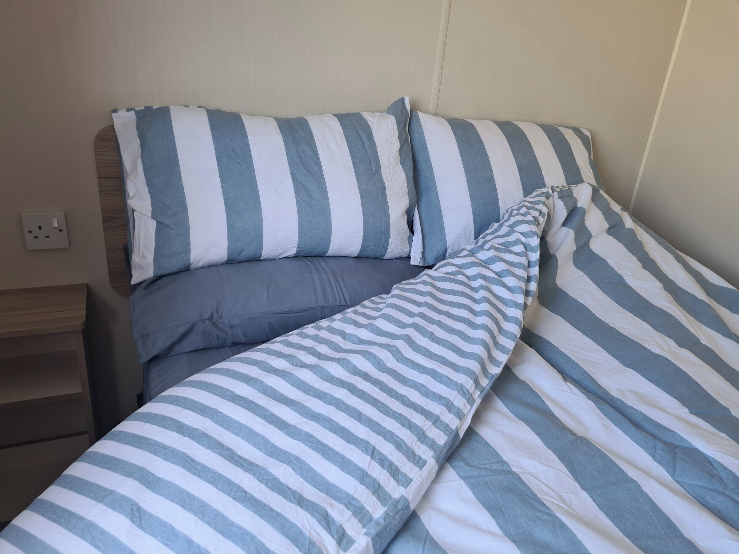 3 bedrooms, iron/ironing board, WiFi (free), bed sheets