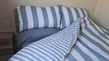 3 bedrooms, iron/ironing board, WiFi (free), bed sheets