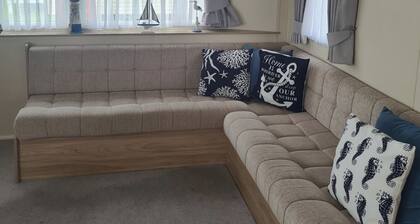 3 Bed Lodge - Sleeps 6 - Parking - Pets - Wifi