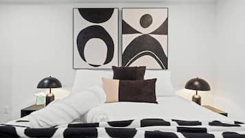 2 slaapkamers, een bureau, een strijkplank/strijkijzer, wifi