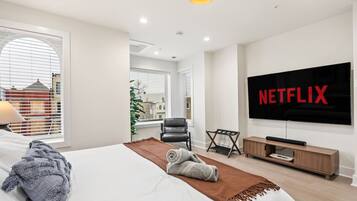 3 bedrooms, desk, iron/ironing board, WiFi