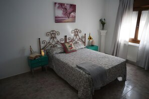 8 habitaciones, tabla de planchar con plancha, wifi y ropa de cama