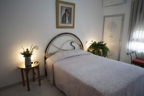 8 bedrooms, iron/ironing board, WiFi, bed sheets