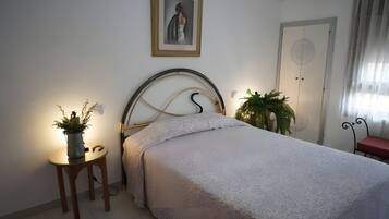 8 Schlafzimmer, Bügeleisen/Bügelbrett, WLAN, Bettwäsche