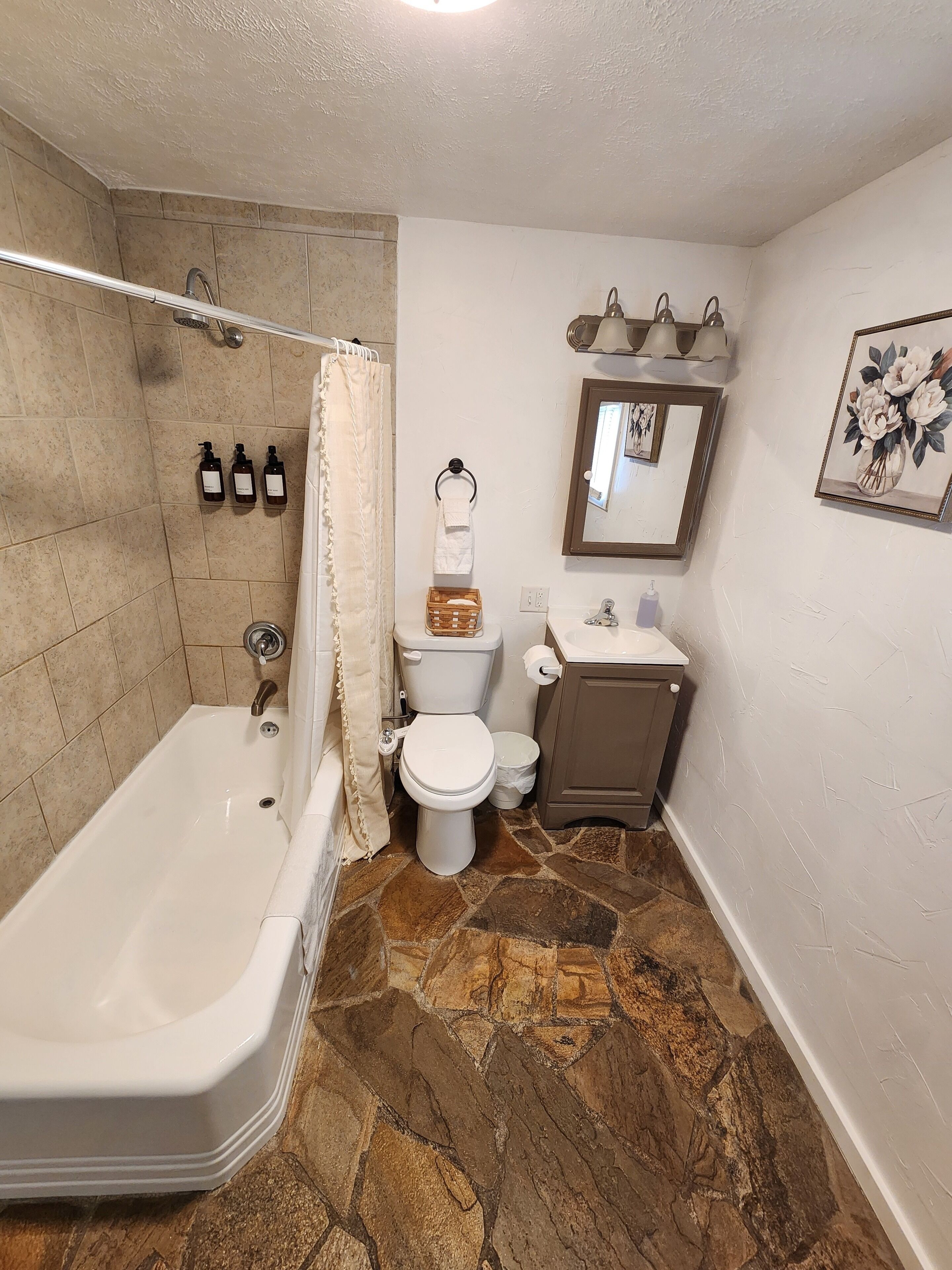 Bidet, serviettes fournies, savon, shampoing