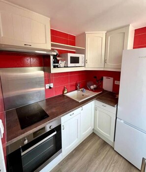 Fridge, microwave, oven, cookware/dishes/utensils