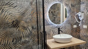 Shower, hair dryer, towels