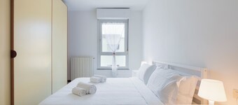 BGY Colorful Home - One Bedroom Apartment, Sleeps 4