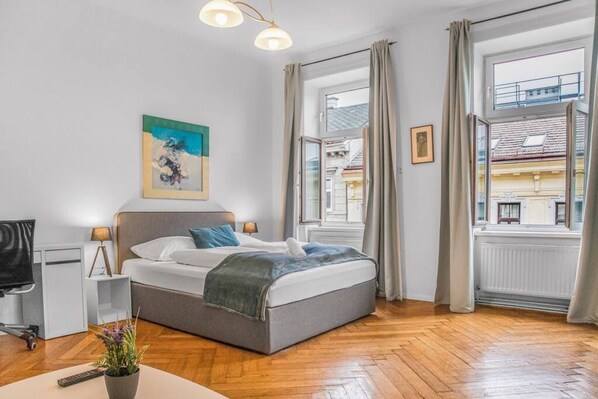 4 bedrooms, WiFi, bed sheets