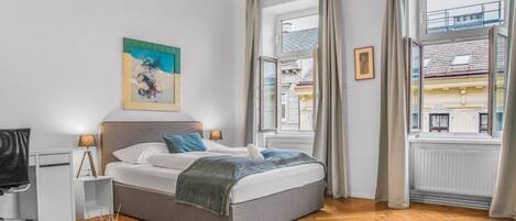 4 عدّة غرف نوم وواي فاي وملاءات أسرّة